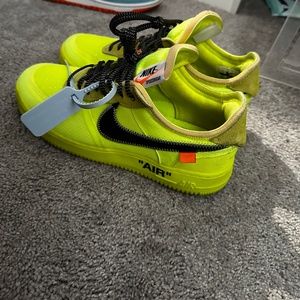 Nike off white Voltz size 9.5 (like new “nobox”)